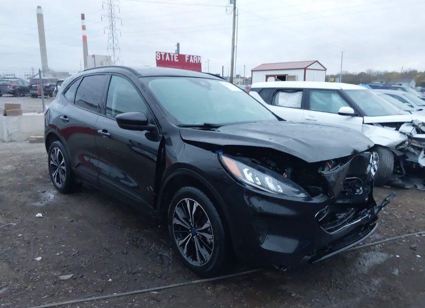 2022 Ford Escape SE (VIN 1FMCU9G65NUB96688) main photo