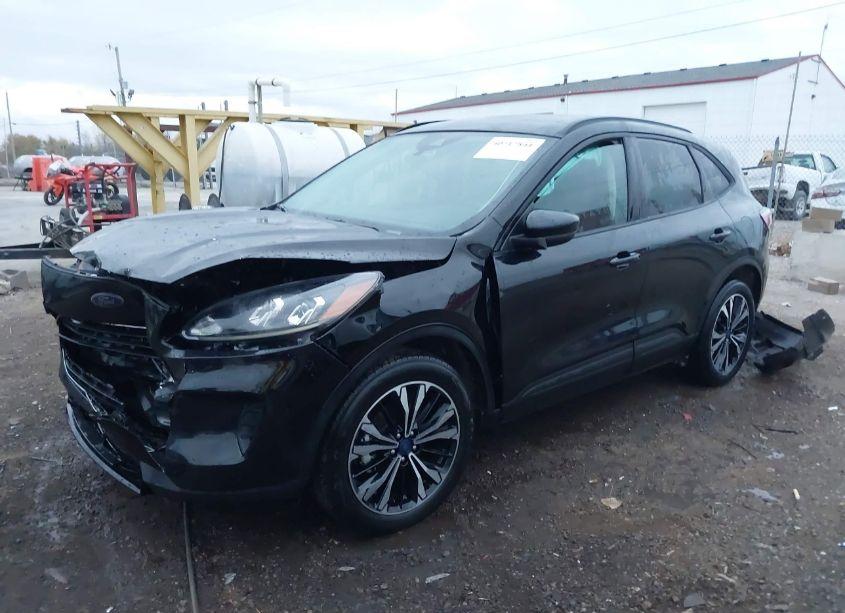 Photo 2 of 2022 Ford Escape SE (VIN 1FMCU9G65NUB96688)