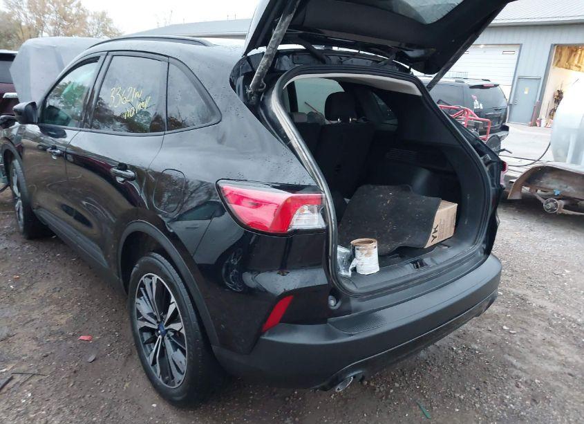 Photo 3 of 2022 Ford Escape SE (VIN 1FMCU9G65NUB96688)