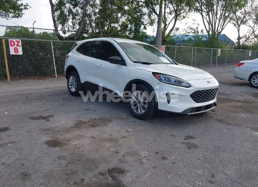 2022 Ford Escape SE (VIN 1FMCU9G65NUC02070) main photo