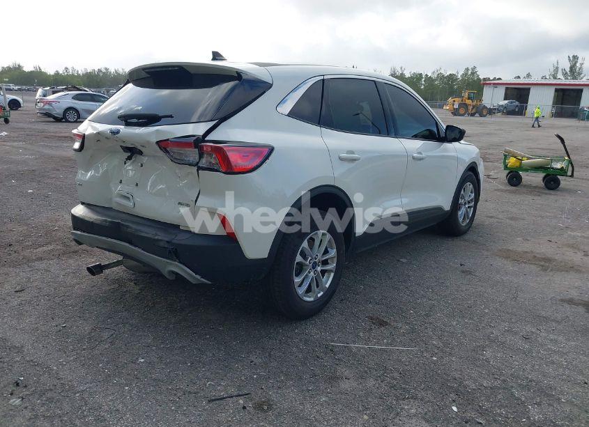 Photo 4 of 2022 Ford Escape SE (VIN 1FMCU9G65NUC02070)