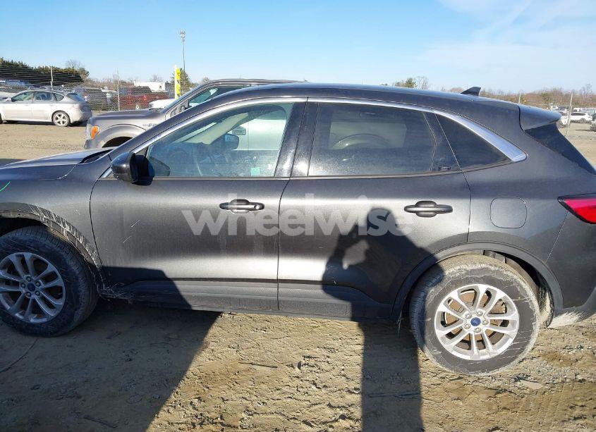 Photo 14 of 2020 Ford Escape SE (VIN 1FMCU9G66LUA09858)