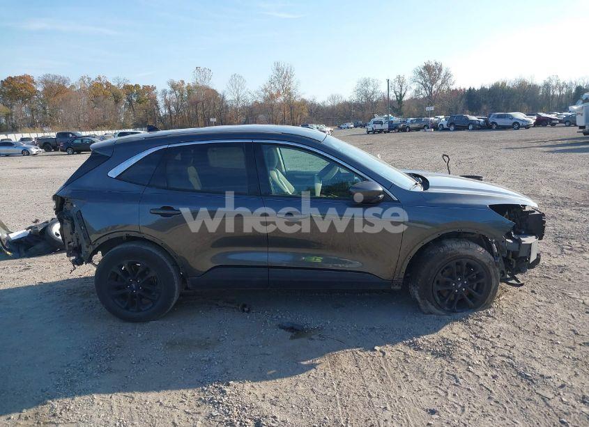 Photo 13 of 2020 Ford Escape SE (VIN 1FMCU9G66LUA11982)