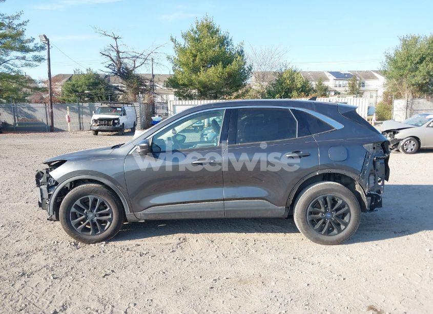 Photo 14 of 2020 Ford Escape SE (VIN 1FMCU9G66LUA11982)