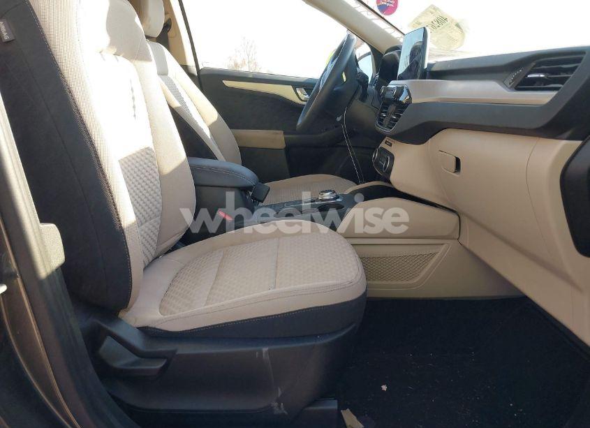 Photo 5 of 2020 Ford Escape SE (VIN 1FMCU9G66LUA11982)