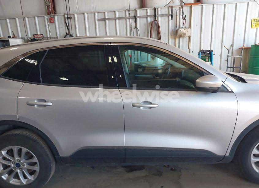 Photo 13 of 2020 Ford Escape SE (VIN 1FMCU9G66LUA52029)