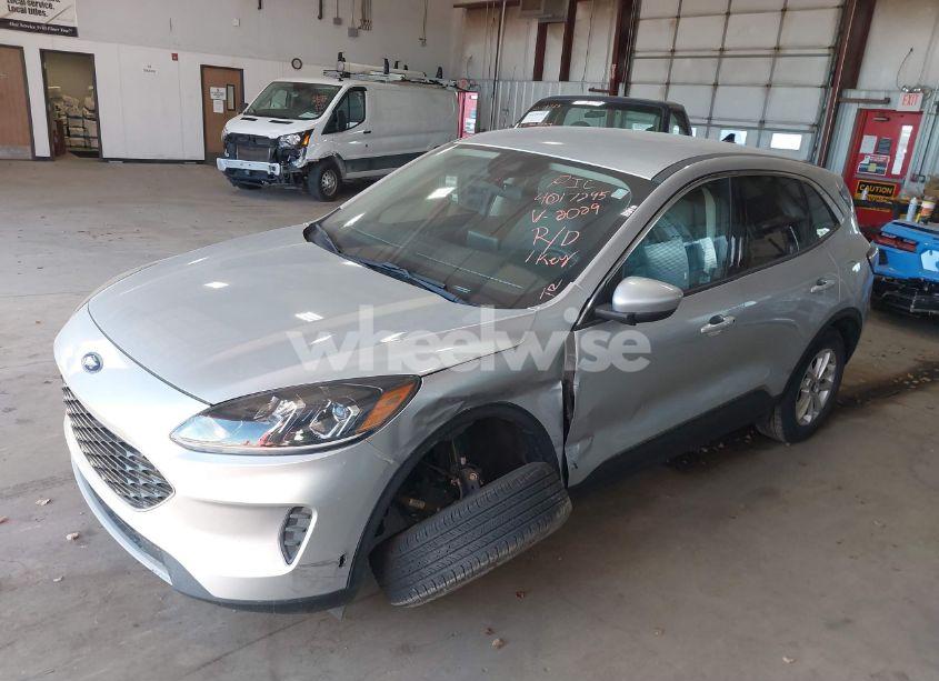 Photo 2 of 2020 Ford Escape SE (VIN 1FMCU9G66LUA52029)