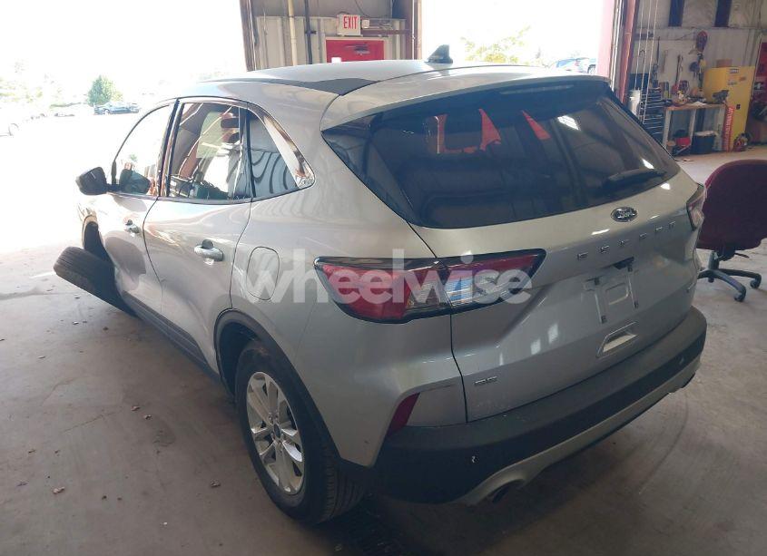 Photo 3 of 2020 Ford Escape SE (VIN 1FMCU9G66LUA52029)