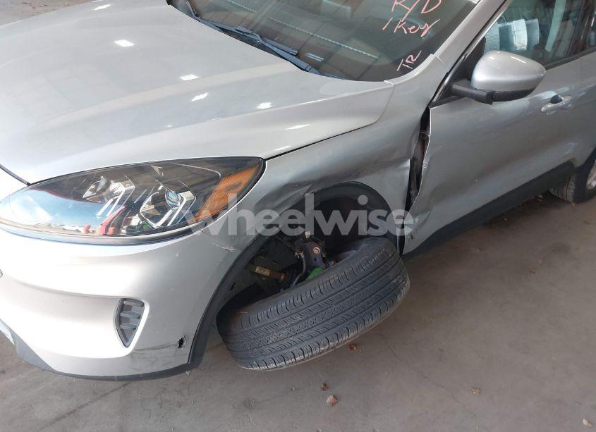 Photo 6 of 2020 Ford Escape SE (VIN 1FMCU9G66LUA52029)