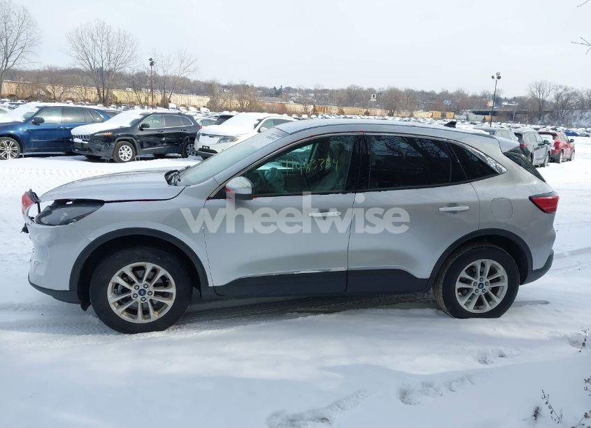Photo 14 of 2020 Ford Escape SE (VIN 1FMCU9G66LUA69879)