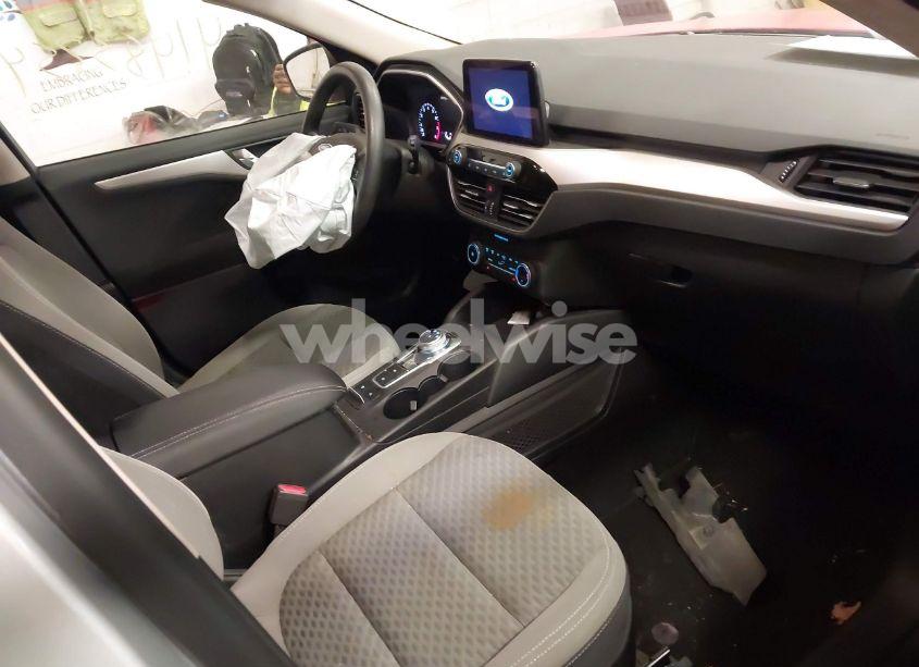 Photo 5 of 2020 Ford Escape SE (VIN 1FMCU9G66LUA69879)