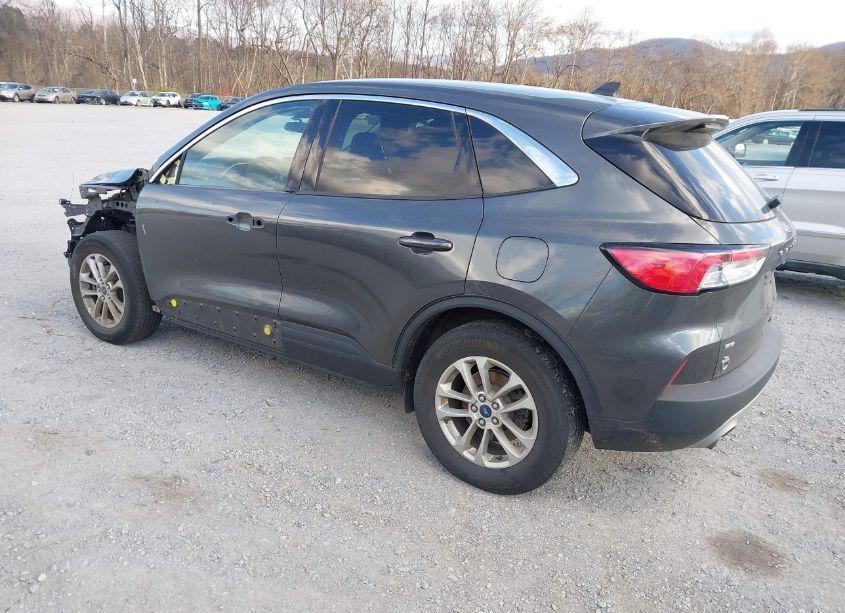 Photo 3 of 2020 Ford Escape SE (VIN 1FMCU9G66LUC62369)