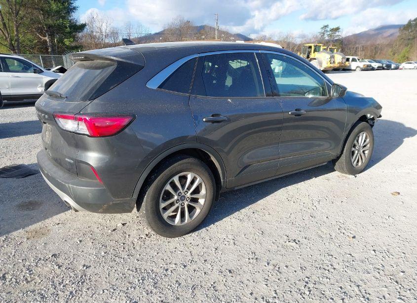 Photo 4 of 2020 Ford Escape SE (VIN 1FMCU9G66LUC62369)