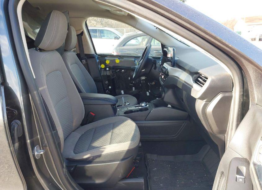 Photo 5 of 2020 Ford Escape SE (VIN 1FMCU9G66LUC62369)