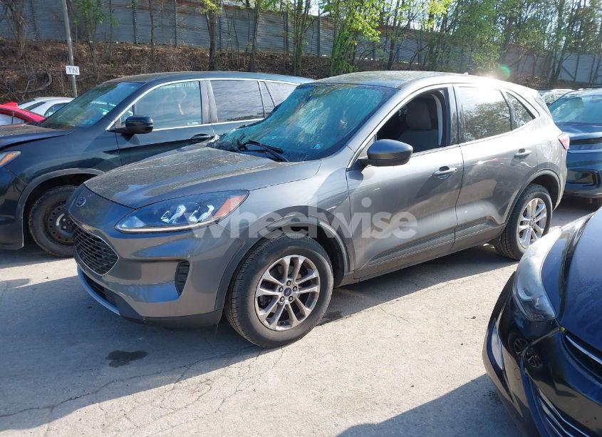 Photo 2 of 2021 Ford Escape SE (VIN 1FMCU9G66MUA11210)