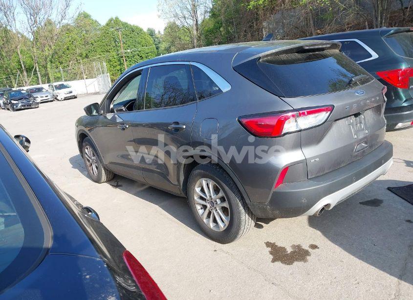 Photo 3 of 2021 Ford Escape SE (VIN 1FMCU9G66MUA11210)