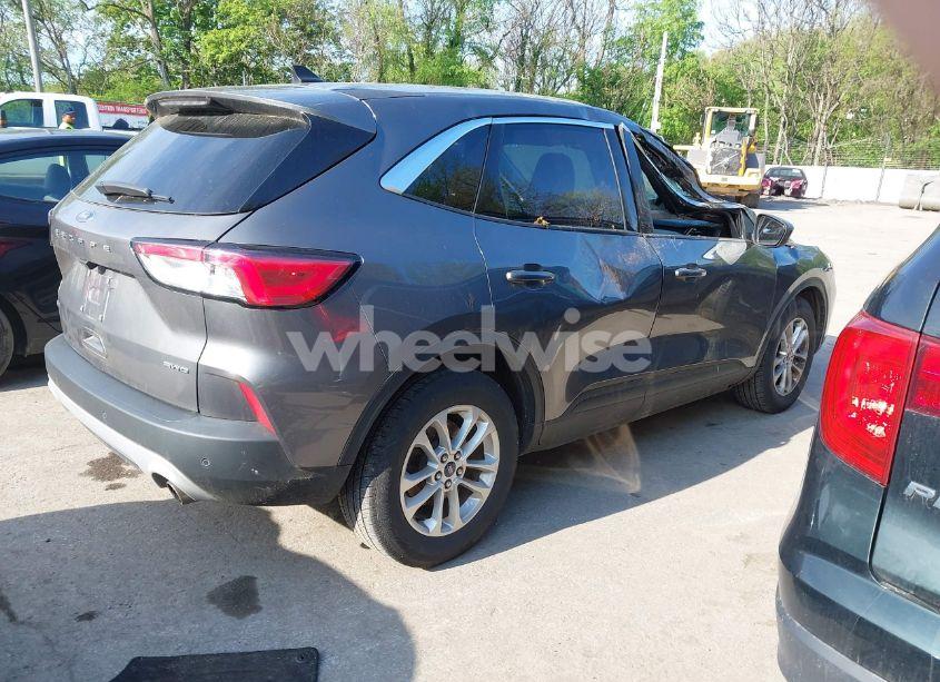 Photo 4 of 2021 Ford Escape SE (VIN 1FMCU9G66MUA11210)