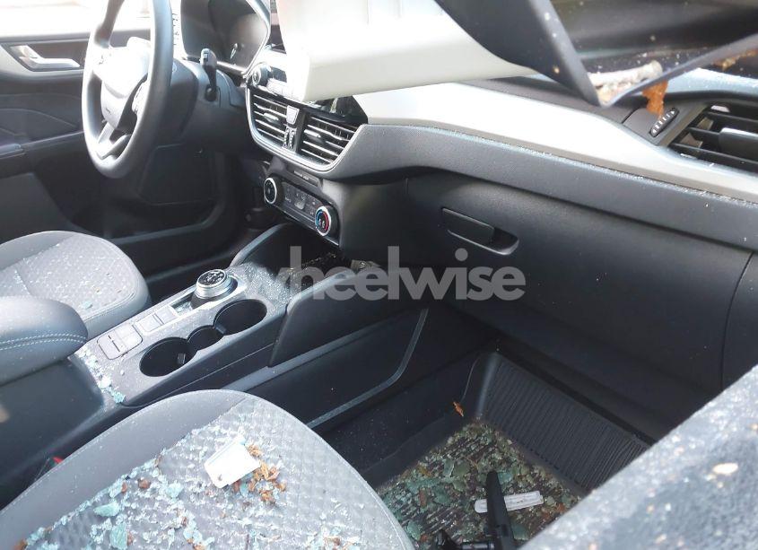 Photo 5 of 2021 Ford Escape SE (VIN 1FMCU9G66MUA11210)