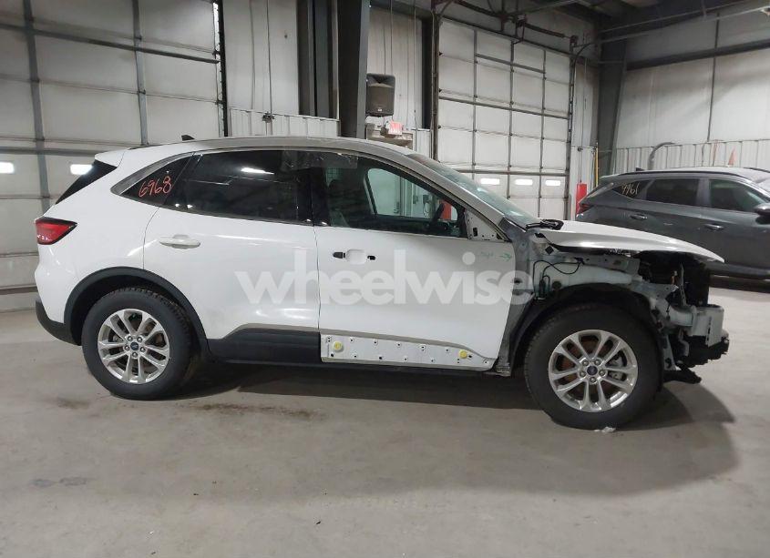 Photo 13 of 2021 Ford Escape SE (VIN 1FMCU9G66MUA69107)