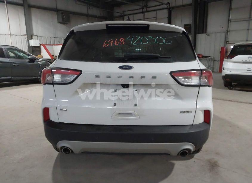 Photo 16 of 2021 Ford Escape SE (VIN 1FMCU9G66MUA69107)