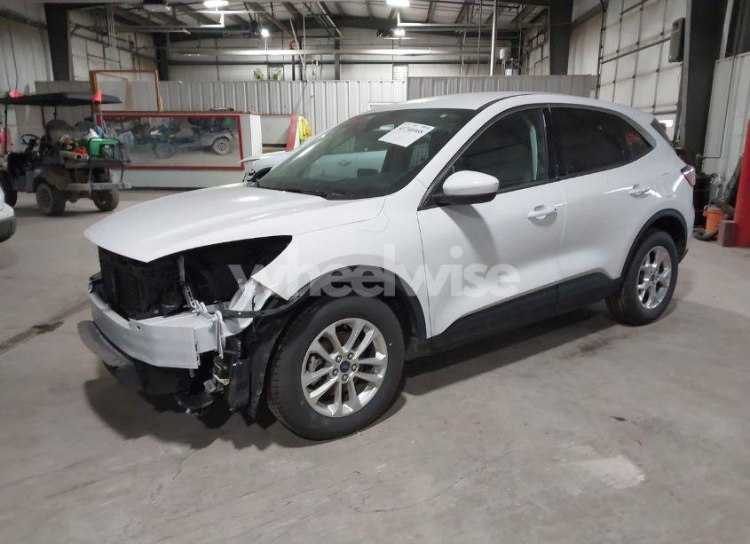 Photo 2 of 2021 Ford Escape SE (VIN 1FMCU9G66MUA69107)