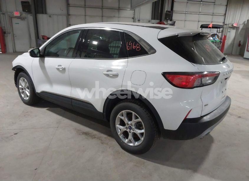 Photo 3 of 2021 Ford Escape SE (VIN 1FMCU9G66MUA69107)