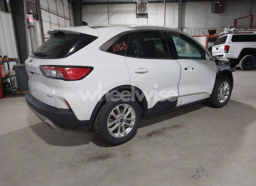 Photo 4 of 2021 Ford Escape SE (VIN 1FMCU9G66MUA69107)