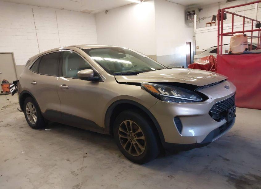 2021 Ford Escape SE (VIN 1FMCU9G66MUA95688) main photo