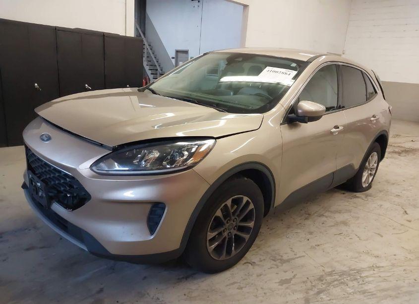 Photo 2 of 2021 Ford Escape SE (VIN 1FMCU9G66MUA95688)