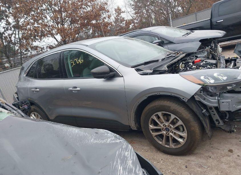 Photo 13 of 2022 Ford Escape SE (VIN 1FMCU9G66NUA00810)