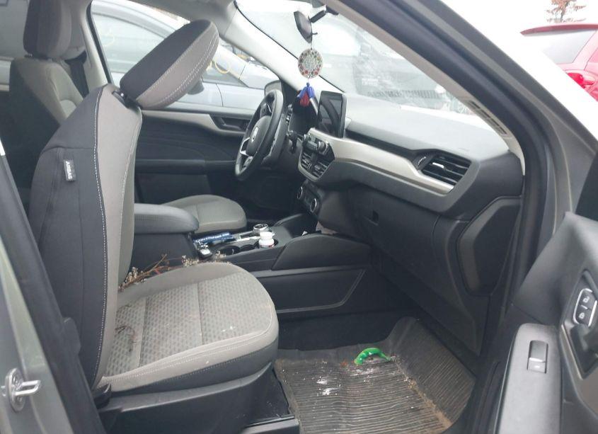 Photo 5 of 2022 Ford Escape SE (VIN 1FMCU9G66NUA00810)