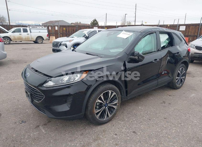 Photo 2 of 2022 Ford Escape SE (VIN 1FMCU9G66NUA06865)