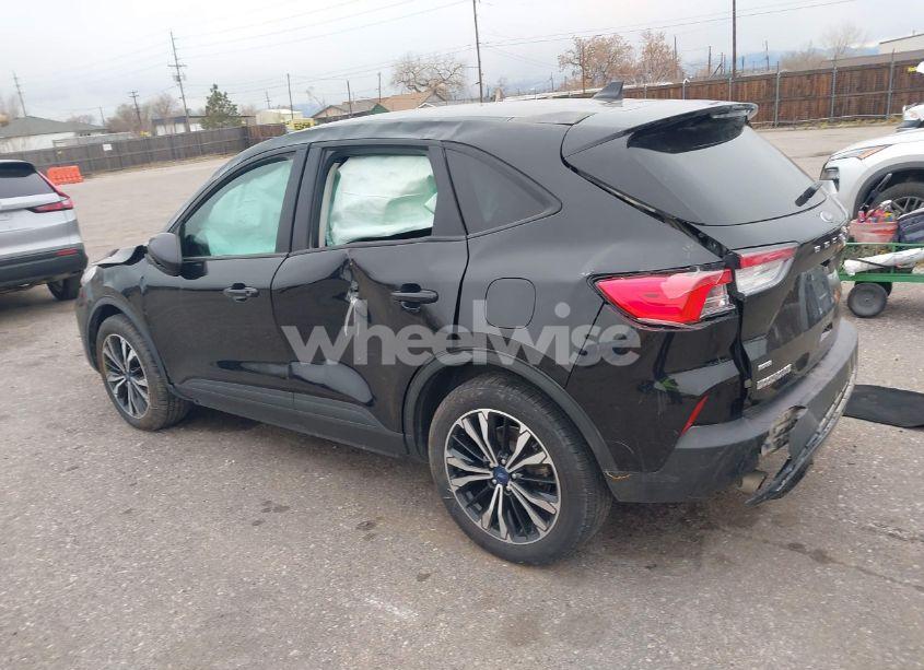 Photo 3 of 2022 Ford Escape SE (VIN 1FMCU9G66NUA06865)