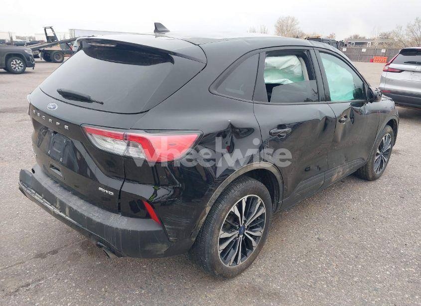 Photo 4 of 2022 Ford Escape SE (VIN 1FMCU9G66NUA06865)