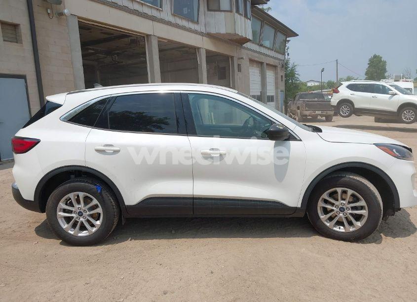 Photo 14 of 2022 Ford Escape SE (VIN 1FMCU9G66NUA60537)