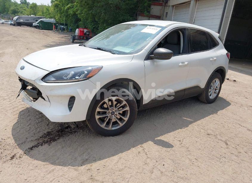 Photo 2 of 2022 Ford Escape SE (VIN 1FMCU9G66NUA60537)