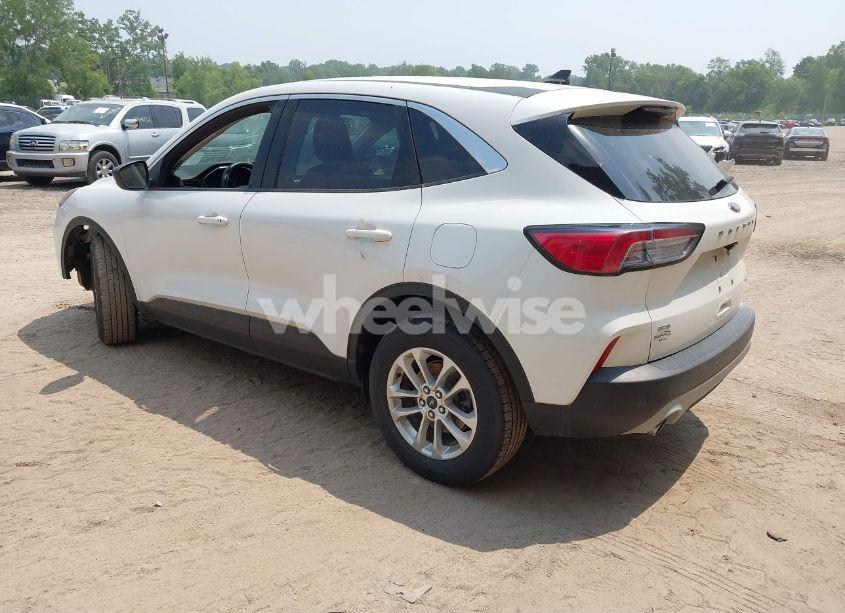 Photo 3 of 2022 Ford Escape SE (VIN 1FMCU9G66NUA60537)