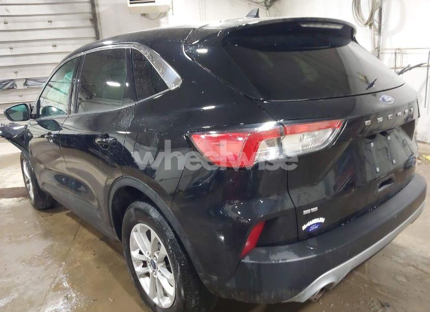 Photo 3 of 2022 Ford Escape SE (VIN 1FMCU9G66NUA93098)