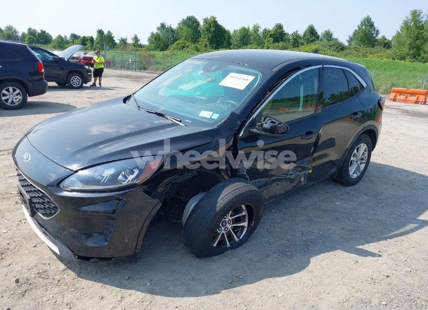 Photo 2 of 2022 Ford Escape SE (VIN 1FMCU9G66NUB05007)