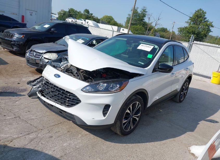 Photo 2 of 2022 Ford Escape SE (VIN 1FMCU9G66NUB16749)