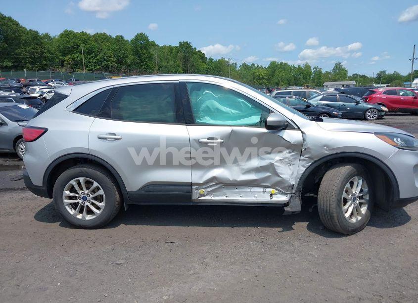 Photo 13 of 2020 Ford Escape SE (VIN 1FMCU9G67LUA85265)