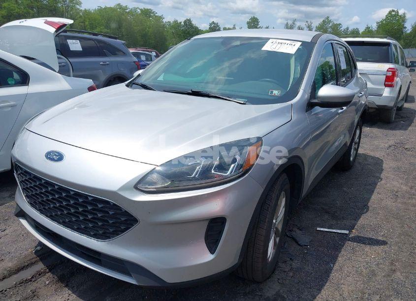 Photo 2 of 2020 Ford Escape SE (VIN 1FMCU9G67LUA85265)