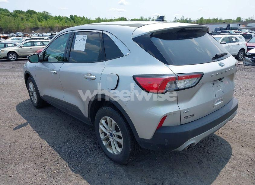 Photo 3 of 2020 Ford Escape SE (VIN 1FMCU9G67LUA85265)