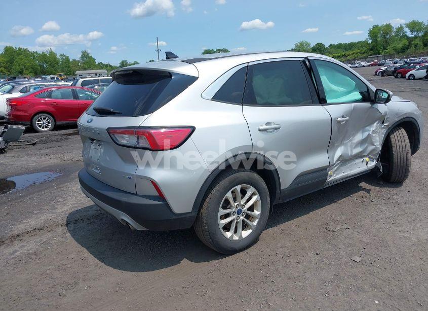 Photo 4 of 2020 Ford Escape SE (VIN 1FMCU9G67LUA85265)