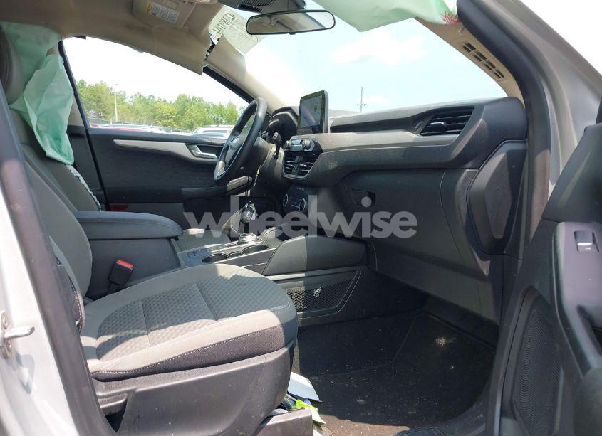 Photo 5 of 2020 Ford Escape SE (VIN 1FMCU9G67LUA85265)