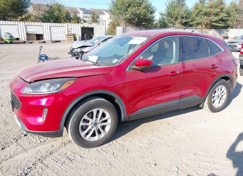 Photo 2 of 2020 Ford Escape SE (VIN 1FMCU9G67LUA90885)