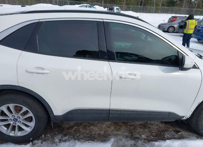 Photo 14 of 2020 Ford Escape SE (VIN 1FMCU9G67LUB21293)