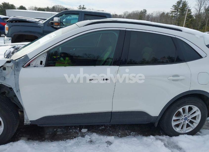 Photo 15 of 2020 Ford Escape SE (VIN 1FMCU9G67LUB21293)