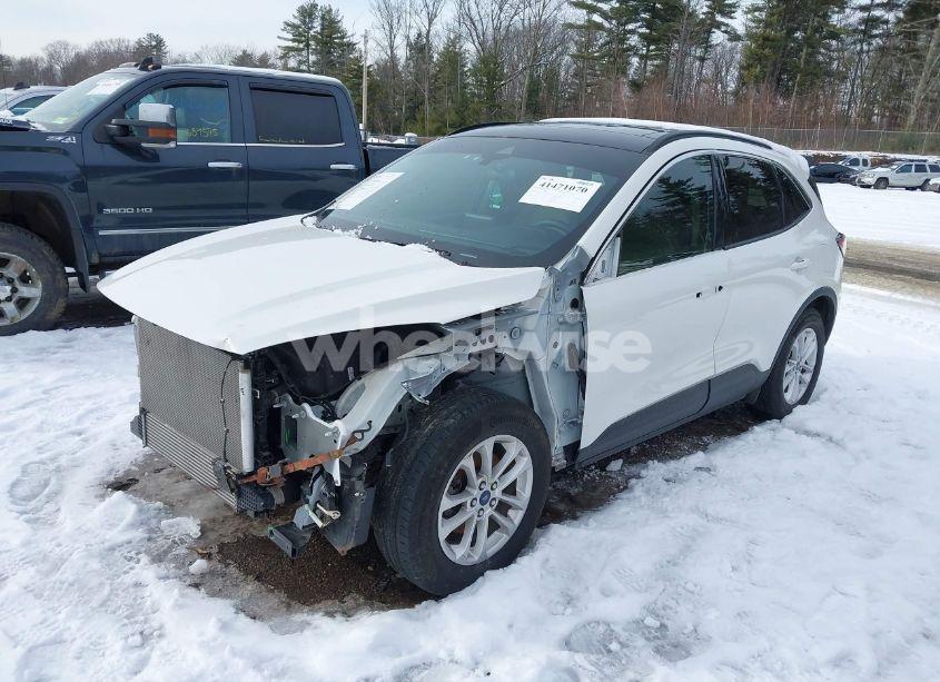 Photo 2 of 2020 Ford Escape SE (VIN 1FMCU9G67LUB21293)