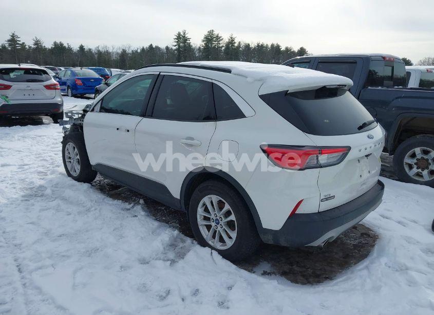 Photo 3 of 2020 Ford Escape SE (VIN 1FMCU9G67LUB21293)